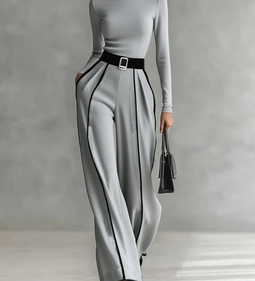 Vera™ - Elegant Set with Contrast Details